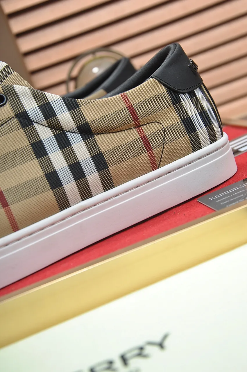 Men's shoes💰480💶[Burberry] (cowhide lining) classic low-top sneakers｜Imported cowhide with classic plaid fabric｜Cow leather lining｜Original outsole｜Fine workmanship and comfortable to wear Size: 38-44 (customized at 45)